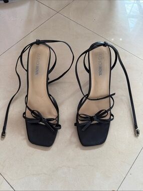 Bow strapped heels